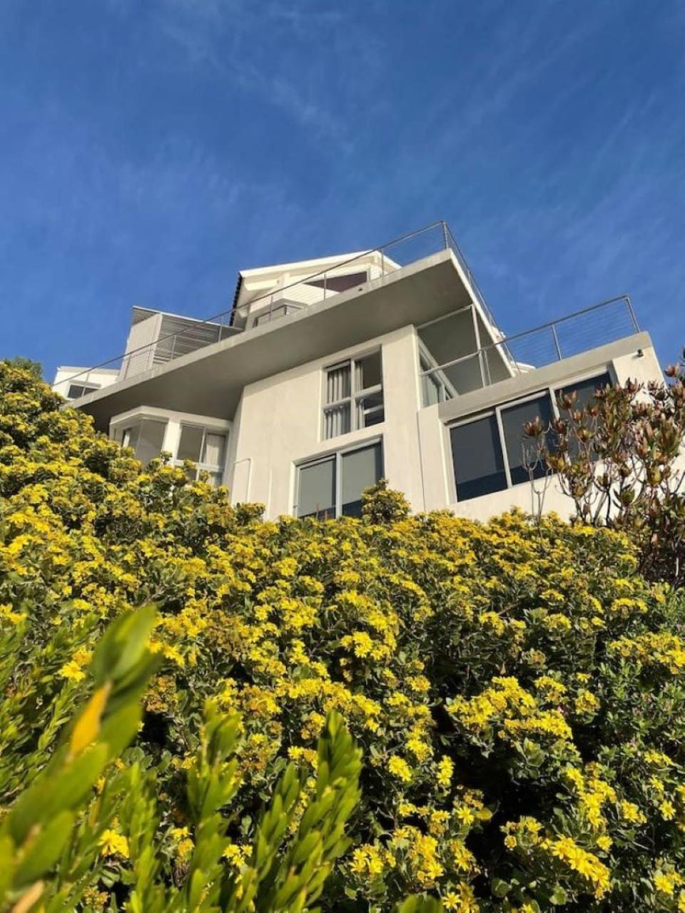 34 Whytes Way Luxury Apartment *