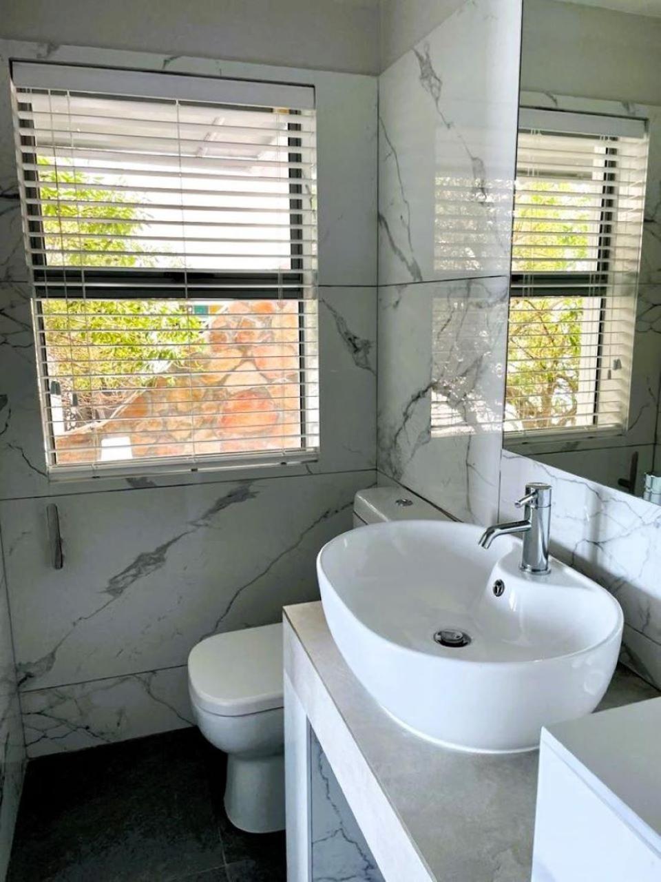 34 Whytes Way Luxury Apartment *